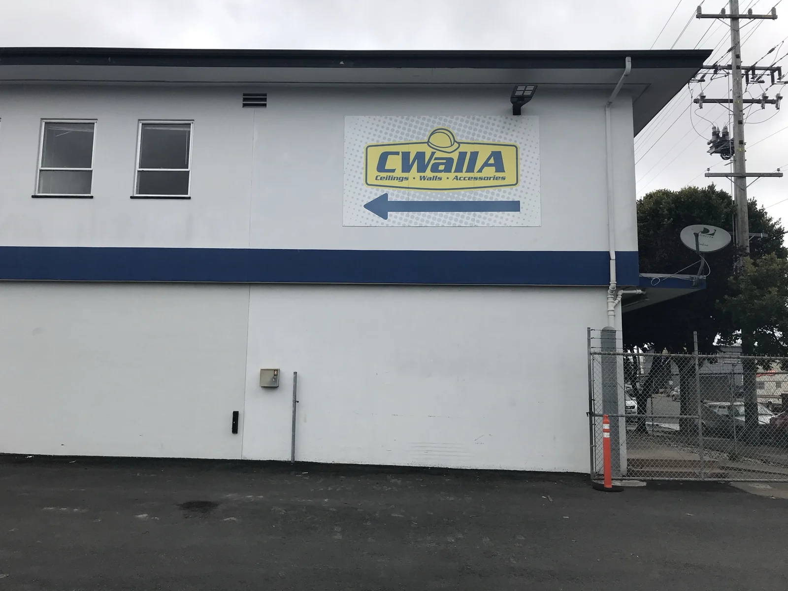CWallA dibond printed vinyl building sign on commercial warehouse San Jose