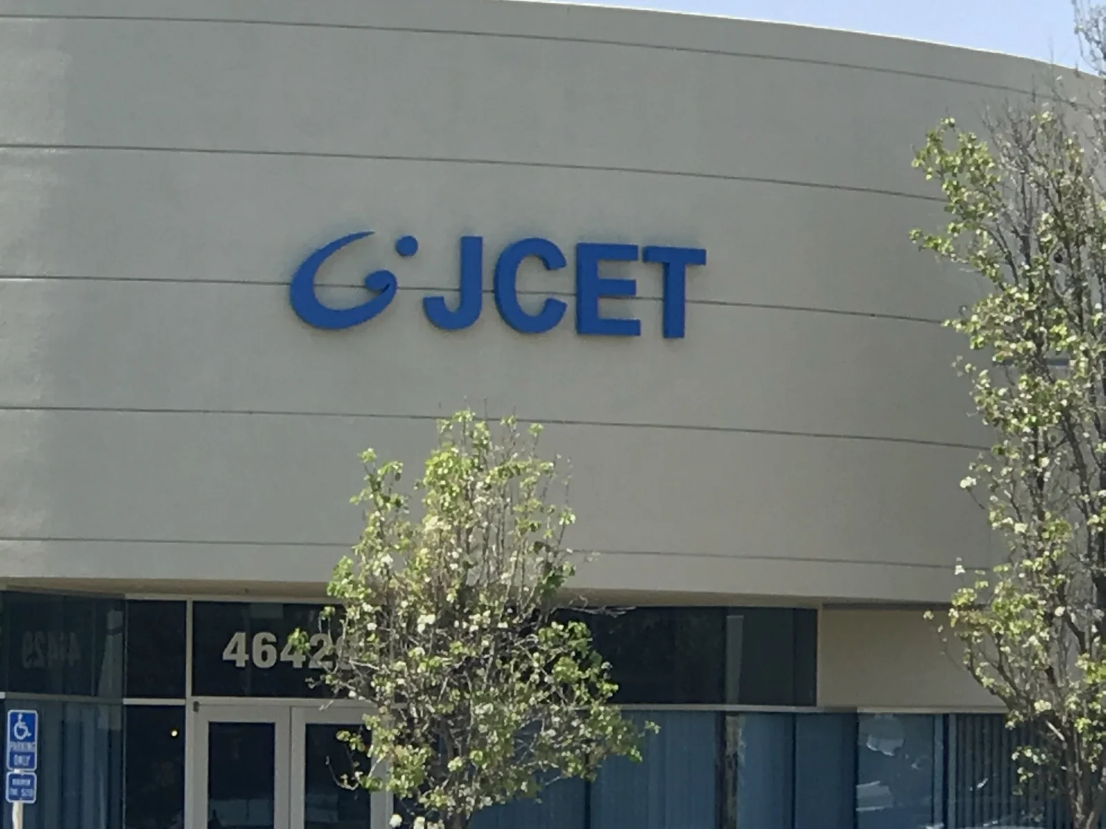 JCET painted acrylic building letters on commercial building San Jose